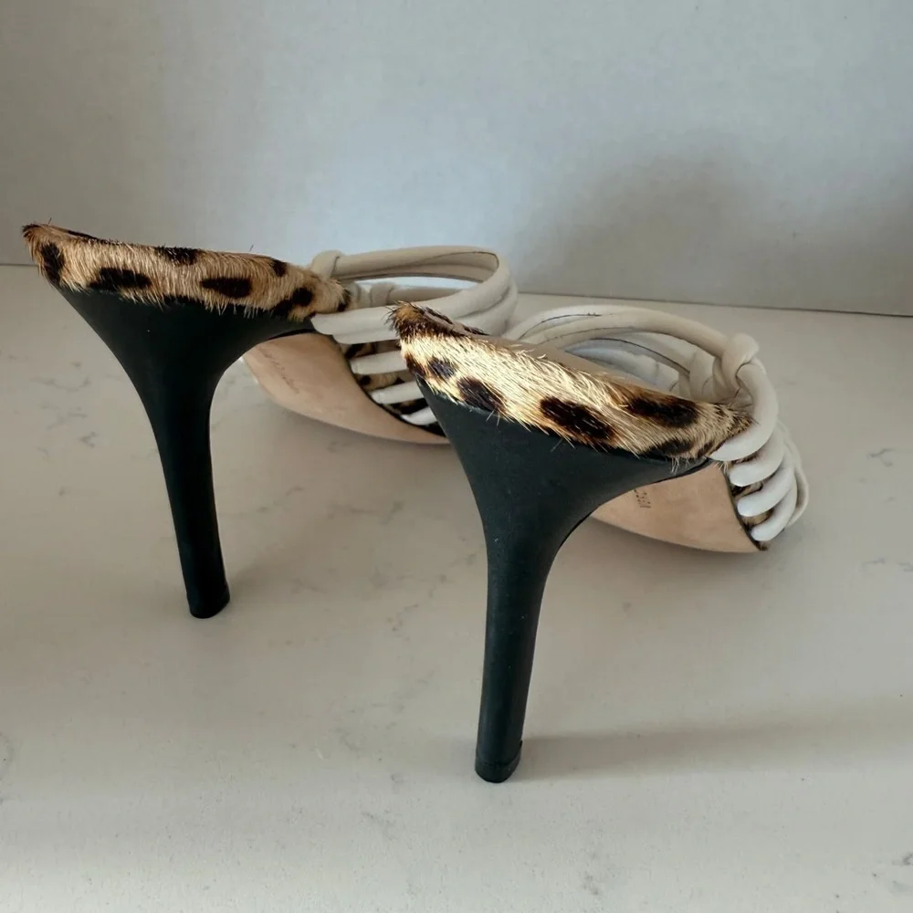 New Veronica Beard Avita Animal Print / White heels Size: 6